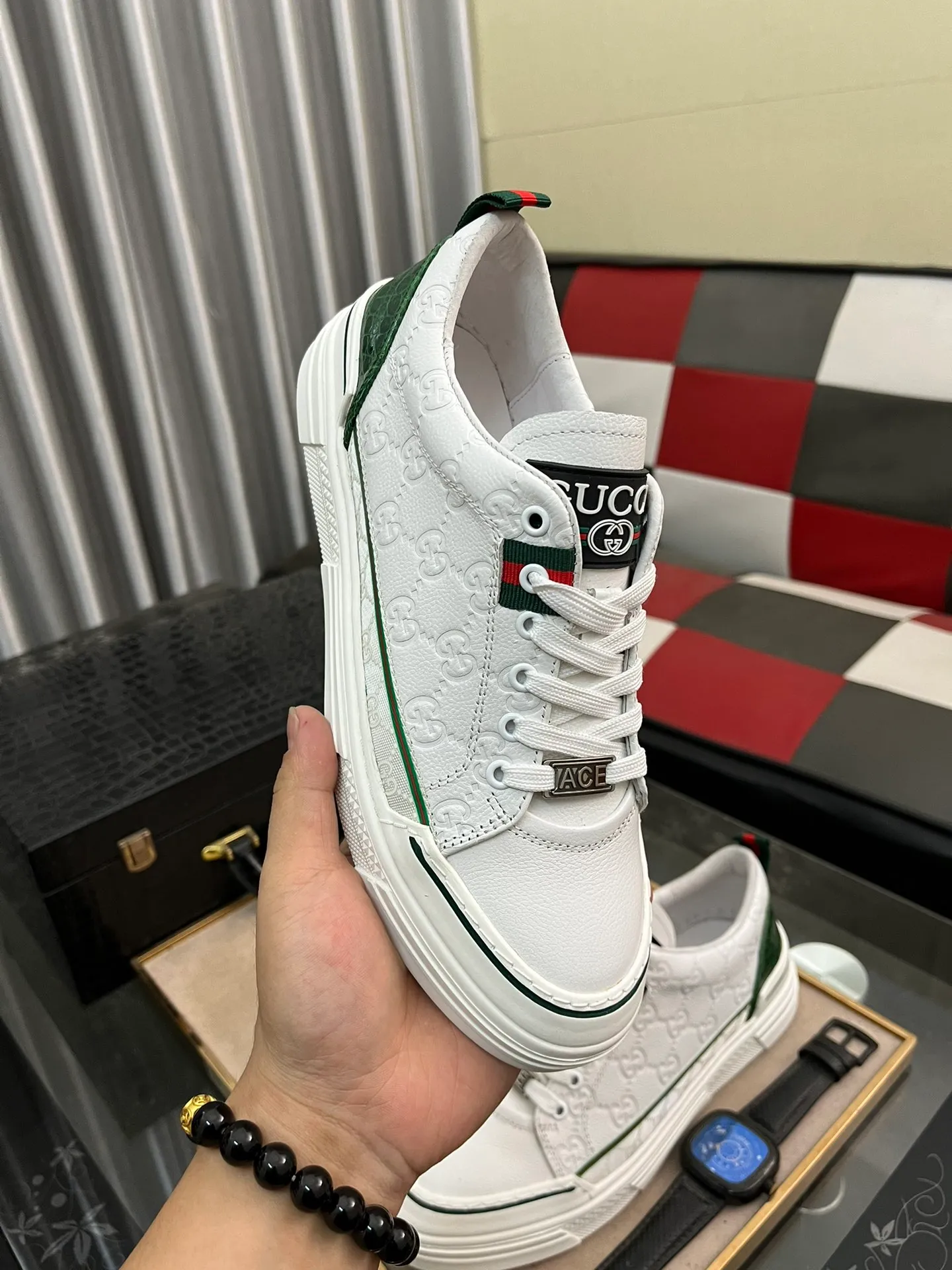 Men's shoes💰400⌚️⌚️[GUCCI] Gucci men's casual shoes are absolutely popular🔥The ultimate matching item for trendy men! The charm of super texture is irresistible, the main recommendation, the flower leather color is bright! The upper is made of high-quality cowhide + brand printed fabric, sheepskin feet, wear-resistant rubber sole, noble and elegant! Extremely comfortable🎁🎁You can be as handsome as you want💪 38-442⃣️colors available